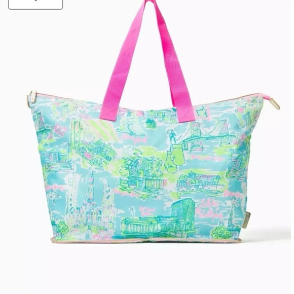 New Lilly Pulitzer Getaway Packable Tote
Retail $74
: Multi Lilly Loves Philly - Picture 1 of 6